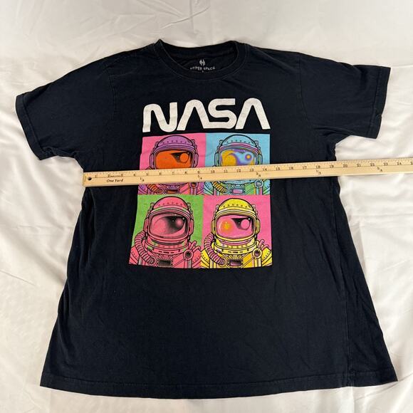 Nasa Shirt Men's Large Black Logo Astronaut Graphic Tee Short Sleeve PreOwned - Picture 5 of 8